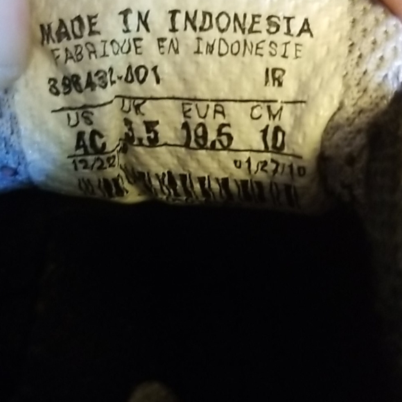 Sneakers - Picture 3 of 3